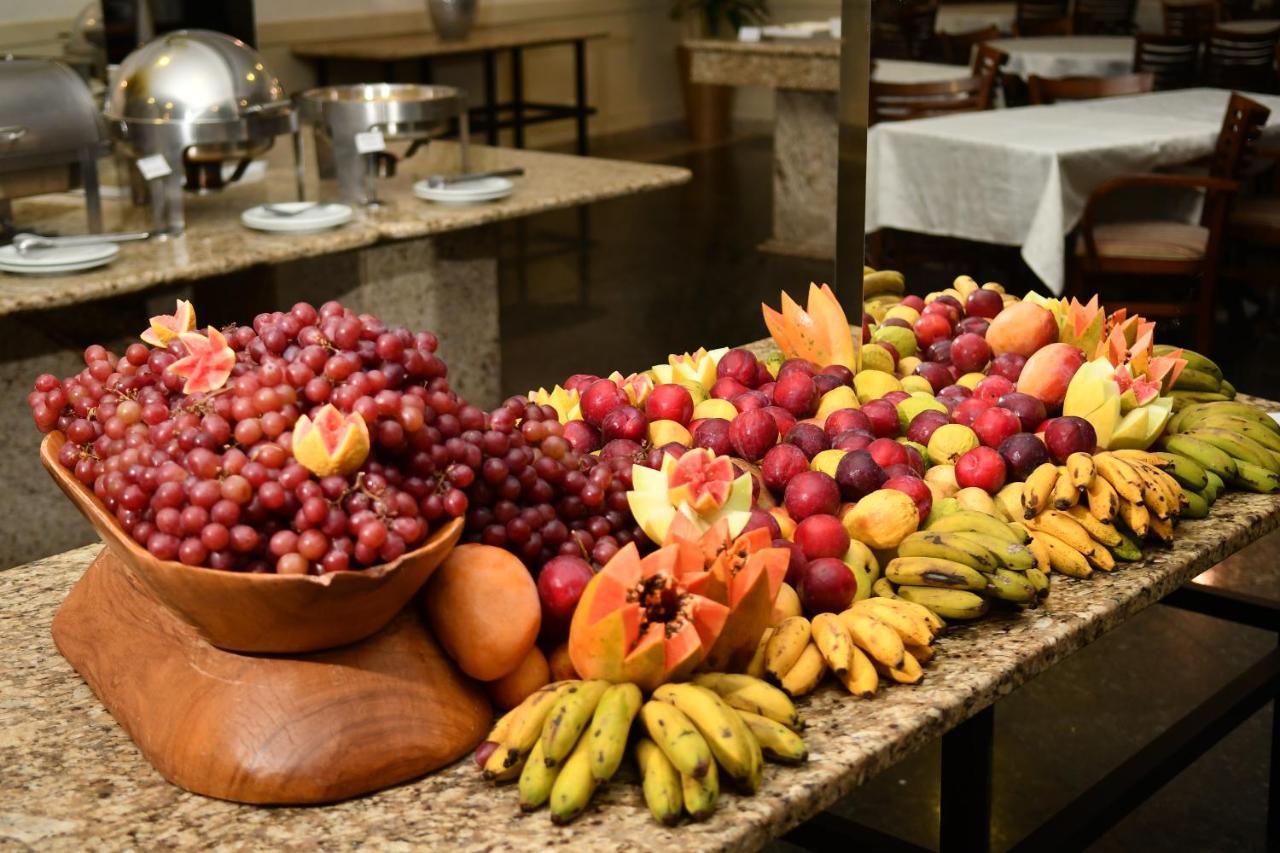 Golden Park All Inclusive Poços de Caldas Buitenkant foto Fruit display